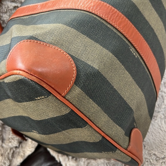 FENDI PEQUON DUFFLE BAG 40cm in excellent condition - Picture 8 of 17
